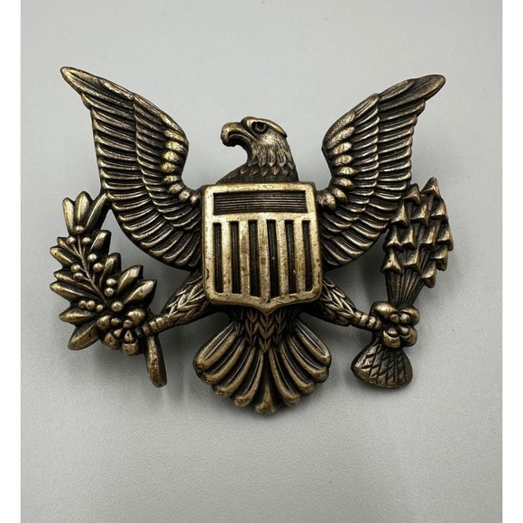 Vintage USAF United States Air Force 1960 Academy Cadet Cap Badge - Picture 1 of 2
